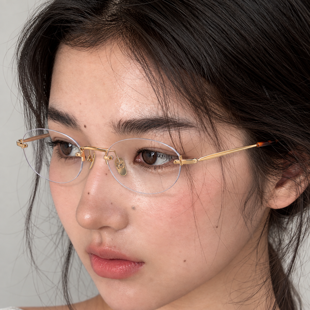ELARA model wearing GOODLUUK eyewear 1