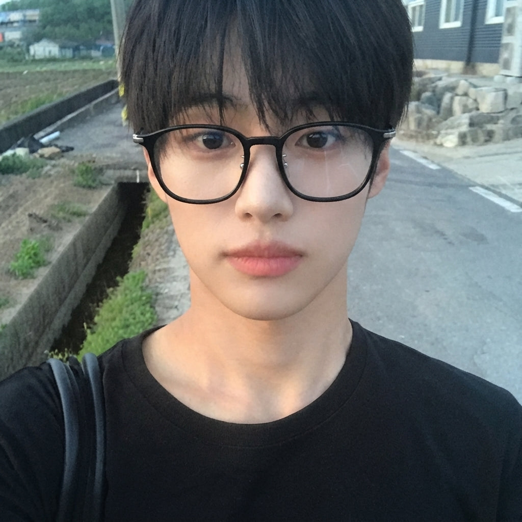 SORA eyeglasses worn by model