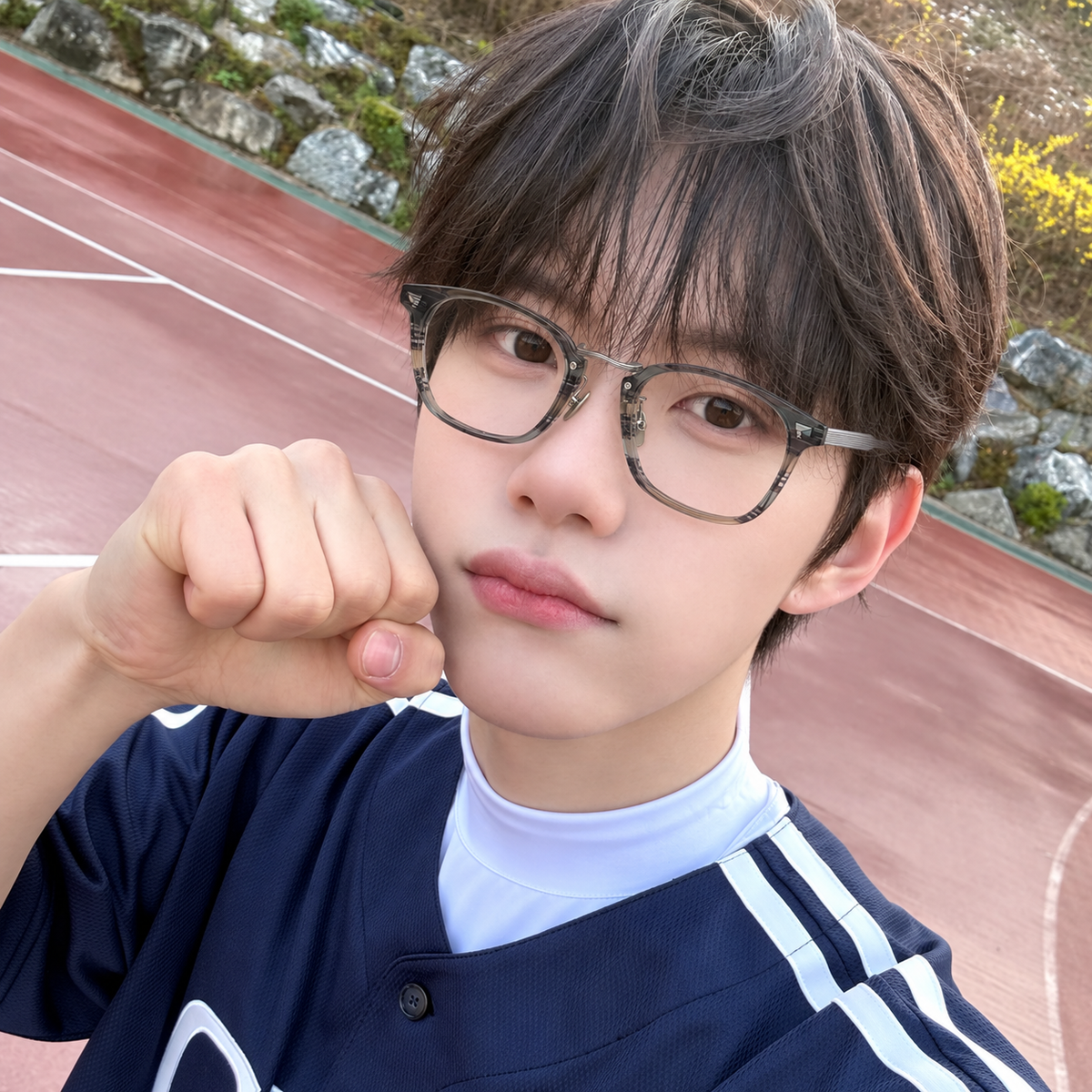 MAEBASHI model wearing GOODLUUK eyewear