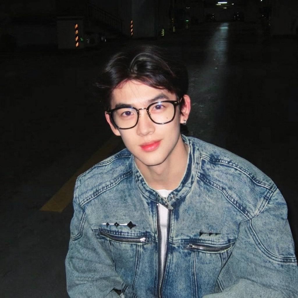 MATSUE eyeglasses worn by model