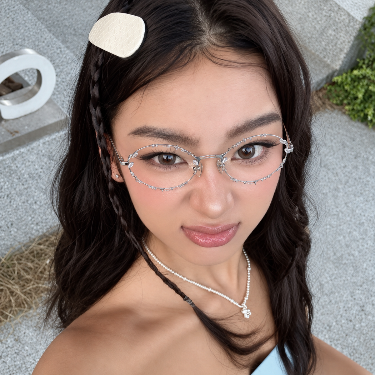 NERIS model wearing GOODLUUK eyewear 2