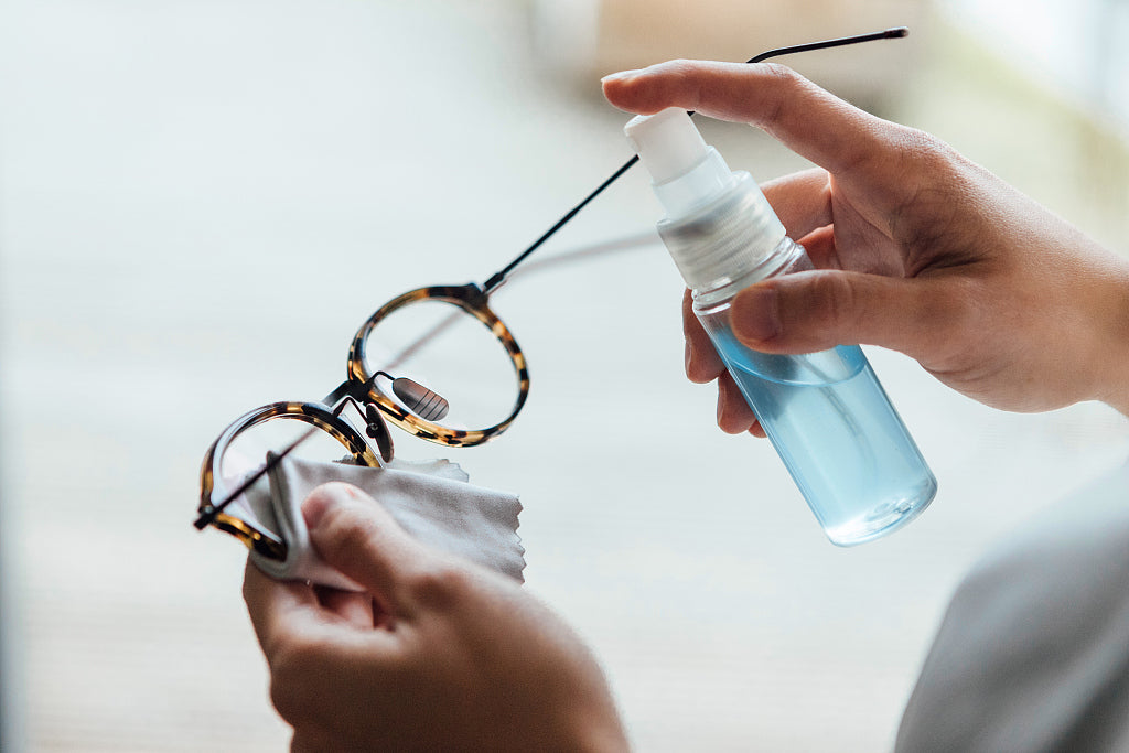 What Makes Glasses Get Dirty So Easily?