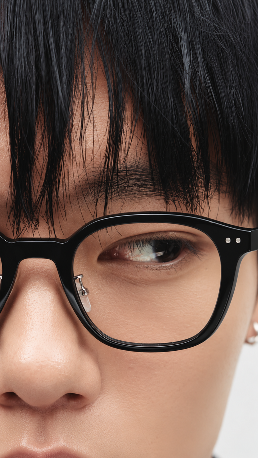 Men
Eyeglasses