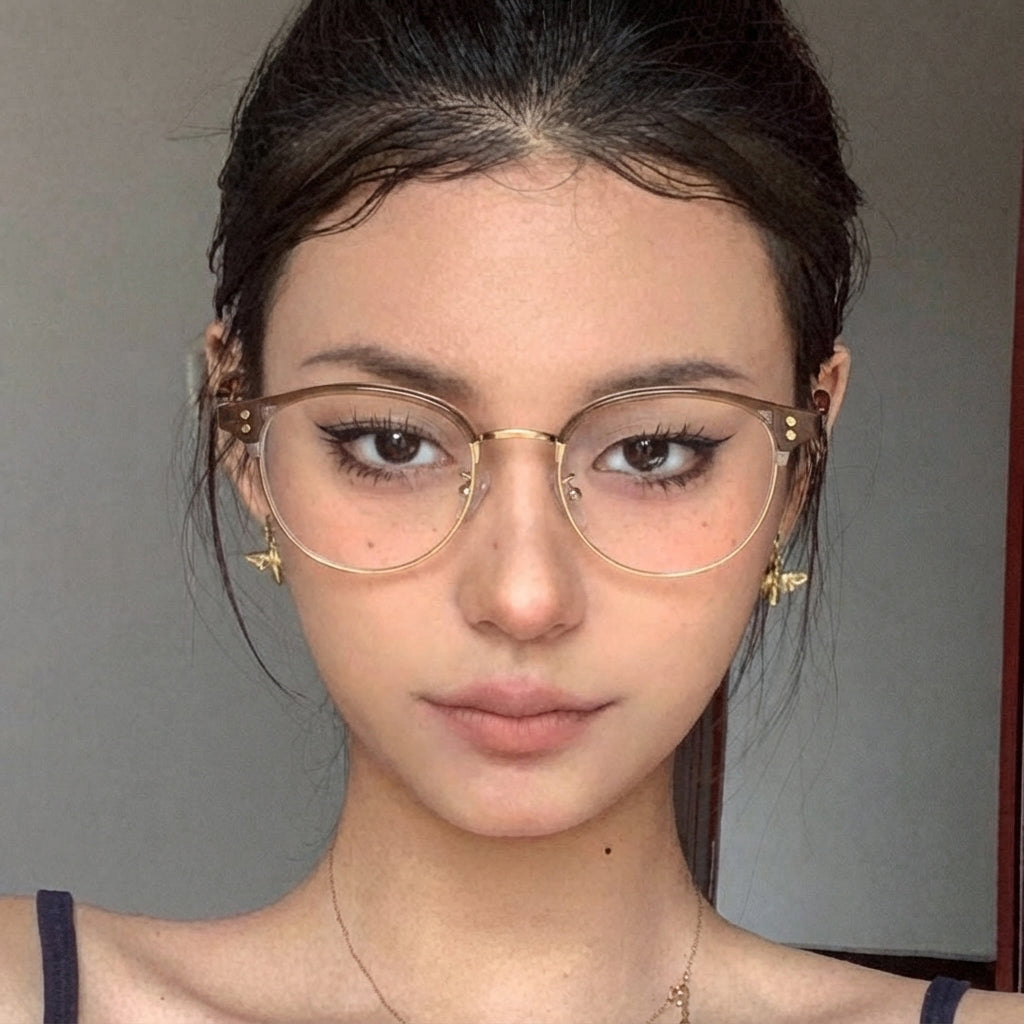 KURASHIKI eyeglasses worn by model