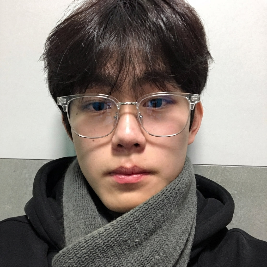 SUWON eyeglasses worn by model