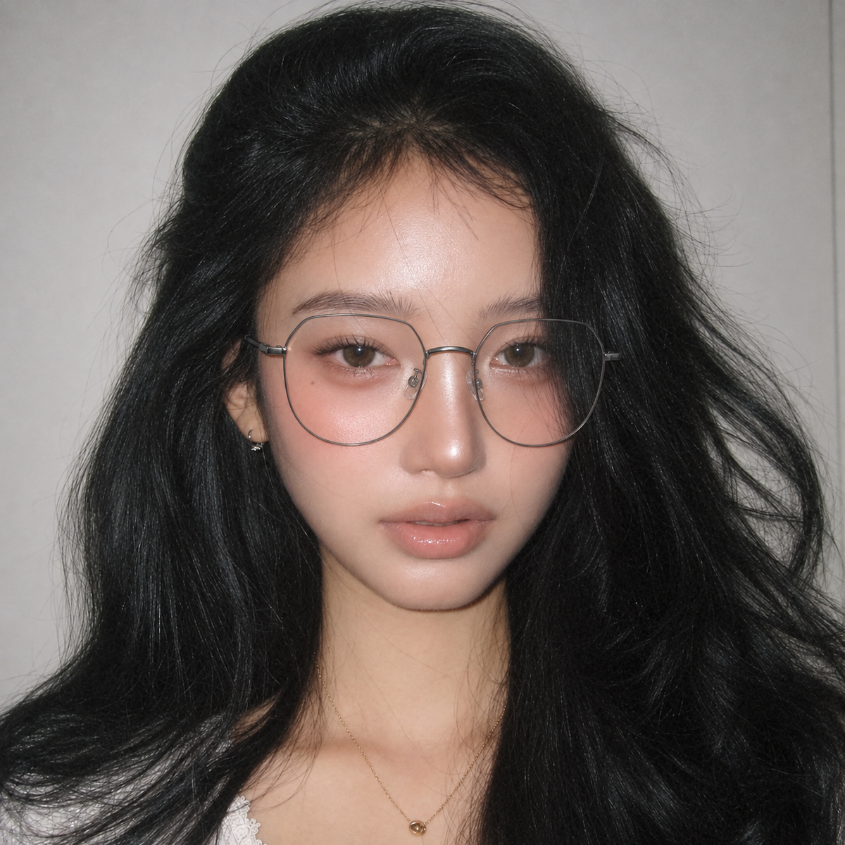 NUMAZU model wearing GOODLUUK eyewear