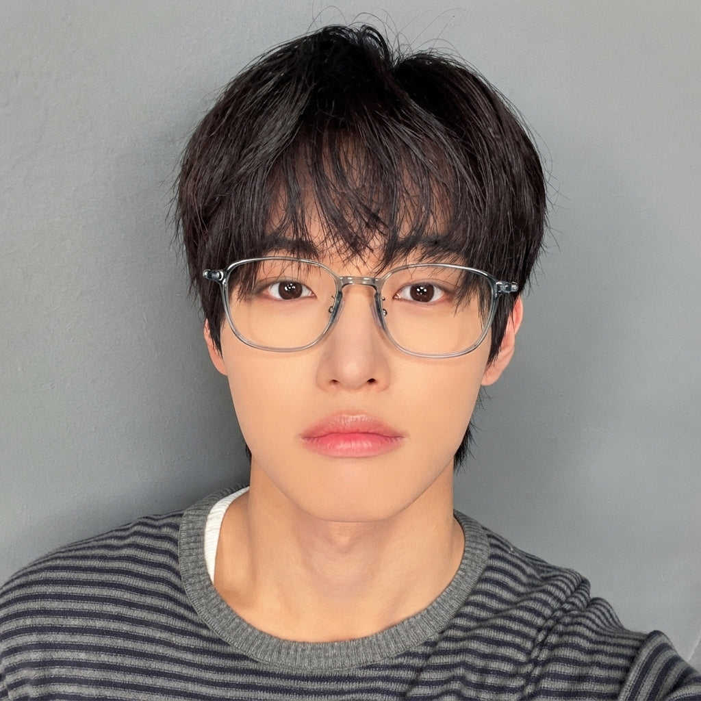 KASUMI eyeglasses worn by model