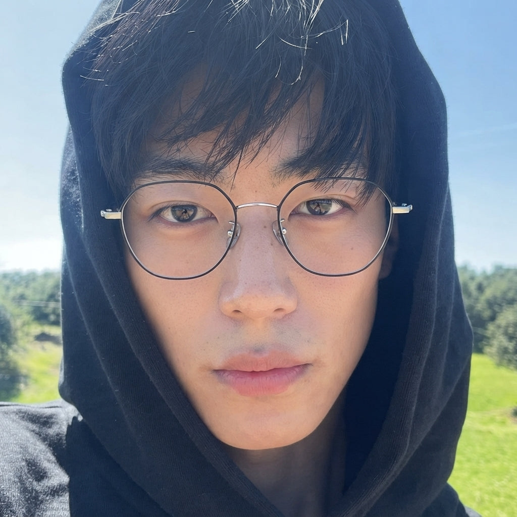 GYEONGJU eyeglasses worn by model